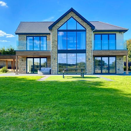 באת' Stunning Modern Home Set In Beautiful Grounds. מראה חיצוני תמונה