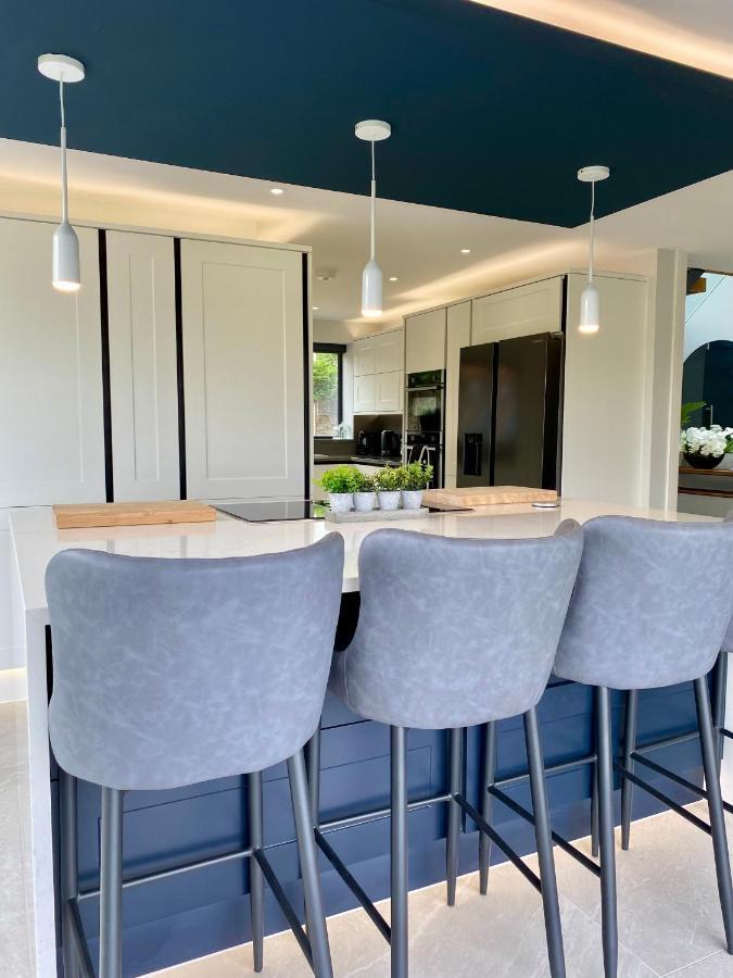 באת' Stunning Modern Home Set In Beautiful Grounds. מראה חיצוני תמונה