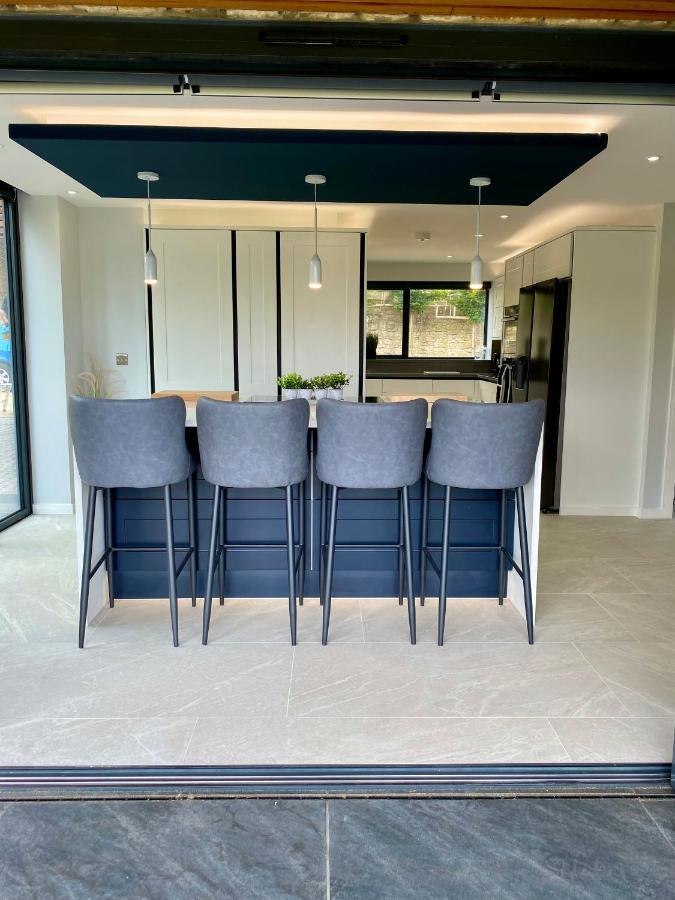 באת' Stunning Modern Home Set In Beautiful Grounds. מראה חיצוני תמונה