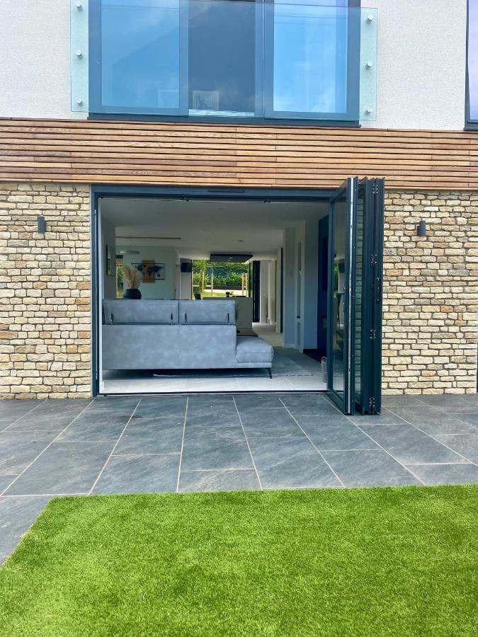 באת' Stunning Modern Home Set In Beautiful Grounds. מראה חיצוני תמונה