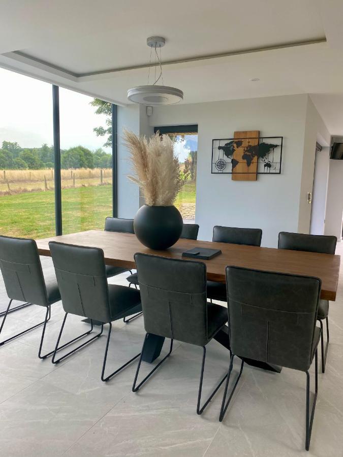 באת' Stunning Modern Home Set In Beautiful Grounds. מראה חיצוני תמונה