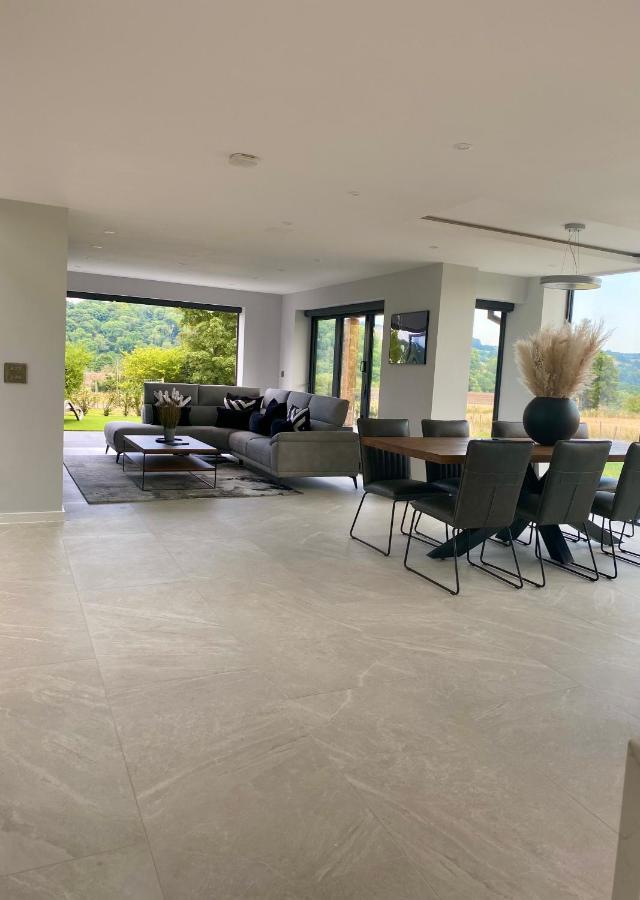 באת' Stunning Modern Home Set In Beautiful Grounds. מראה חיצוני תמונה