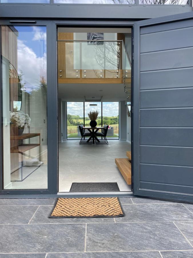 באת' Stunning Modern Home Set In Beautiful Grounds. מראה חיצוני תמונה