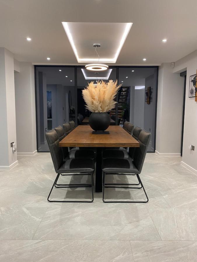 באת' Stunning Modern Home Set In Beautiful Grounds. מראה חיצוני תמונה