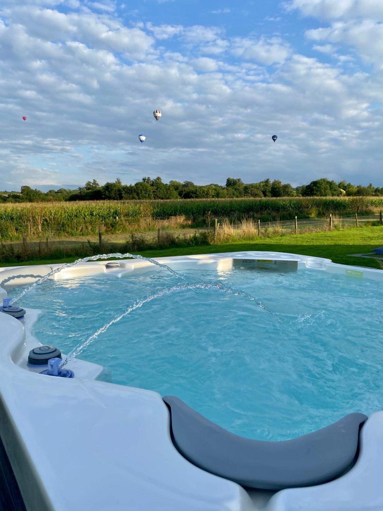 באת' Stunning Modern Home Set In Beautiful Grounds. מראה חיצוני תמונה